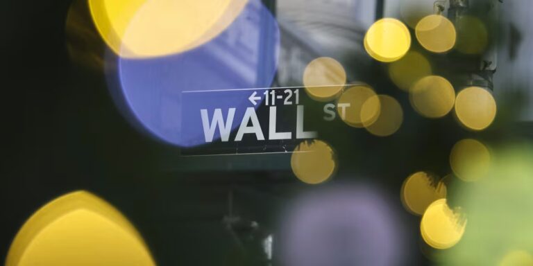 A closely watched gauge of bond-market volatility is signaling all-clear for stocks