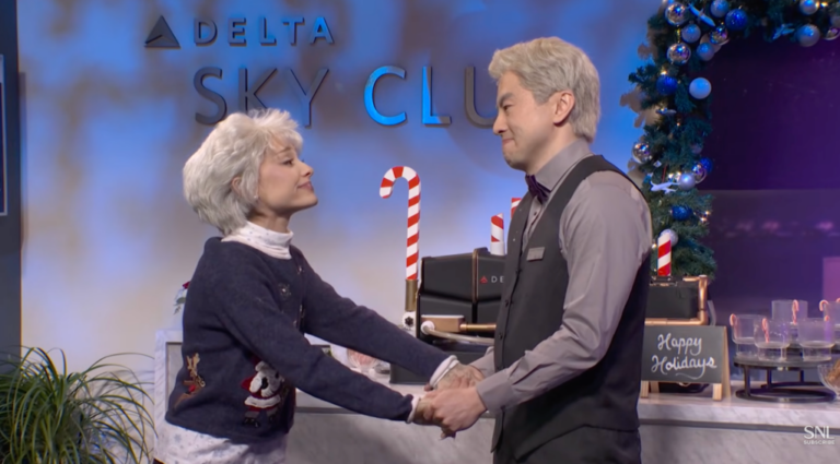Ariana Grande Brings Christmas Magic To In 'SNL' Midseason Finale