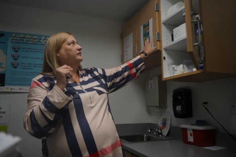 Comunidad afectada por adicciones lucha por mantener programa de jeringas tras orden de Trump – Chicago Tribune