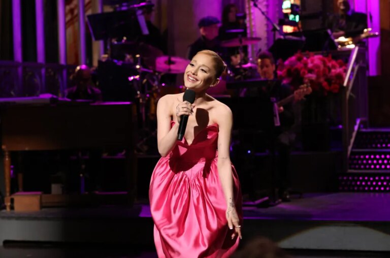 How to Watch Ariana Grande Host SNL's Christmas Episode for Free