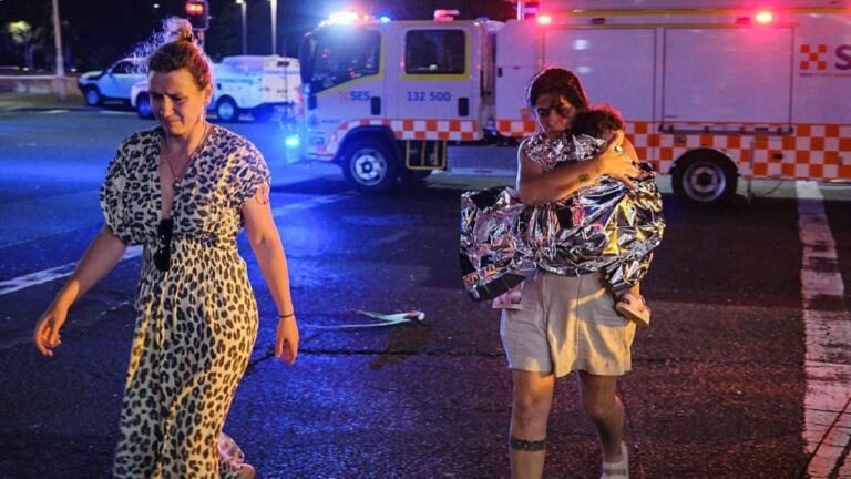 Jewish official says warnings ignored before deadly Hanukkah terror attack