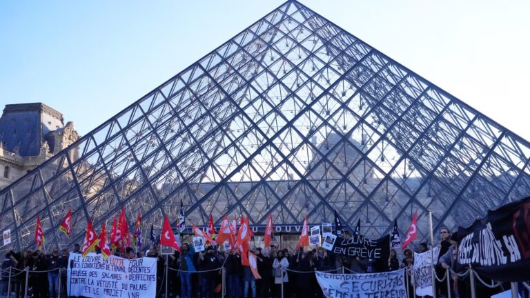 Louvre workers to vote on extending strike as security scrutiny intensifies