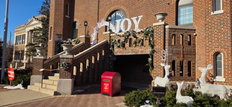 Man arrested for vandalizing Whiting Christmas decorations