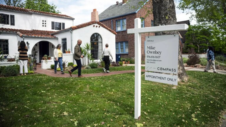 Mortgage rates fall to 6.21%: Freddie Mac