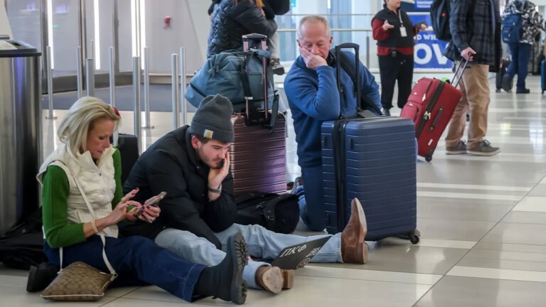 Northeast airports see major flight delays, cancellations in winter storm