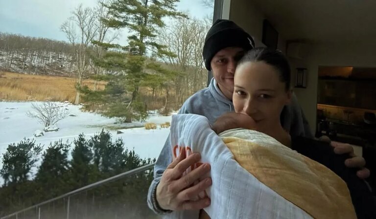 Pete Davidson’s Girlfriend Elsie Hewitt Can’t Stop Crying at Daughter