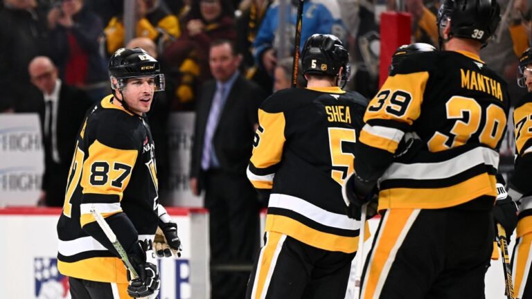 Sidney Crosby passes Mario Lemieux as Penguins' top scorer