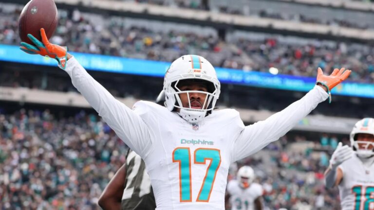 Steelers vs. Dolphins prediction, odds, spread, time: 'Monday Night Football' picks from 10,000 simulations