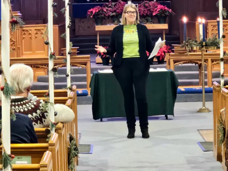 Steeple Walk in Aurora gets people into the Christmas spirit