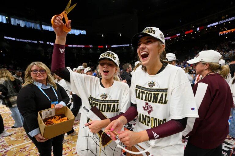 Texas A&M volleyball wins national championship with a sweep of Kentucky – Chicago Tribune