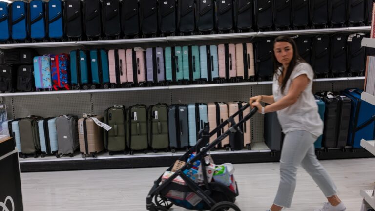 The economy grew robustly as Americans continued to spend : NPR