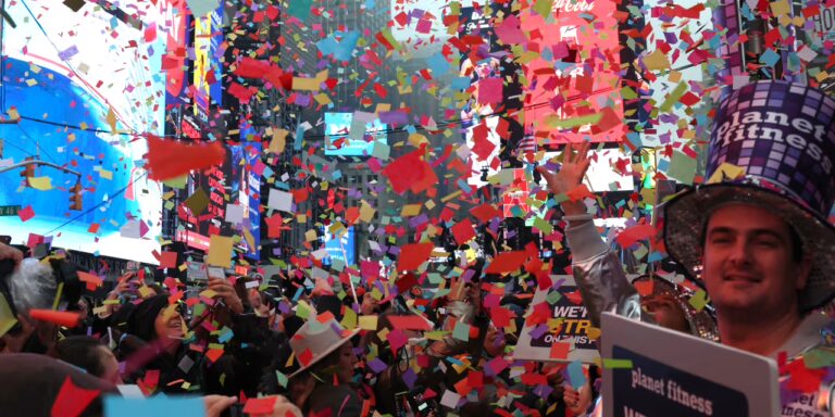 These 5 charts define a wild year for global financial markets in 2025