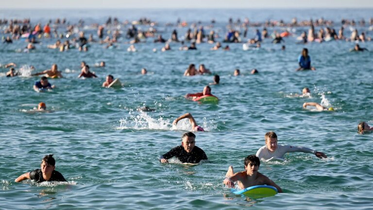 Thousands gather as Bondi Beach reopens after attack on Hanukkah celebration