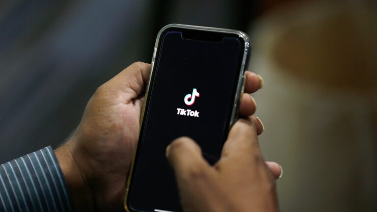 TikTok signs deal to sell US unit to American investors