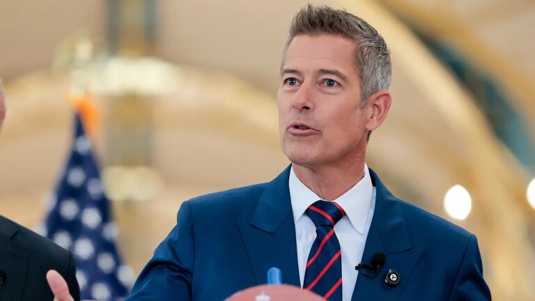 Transportation chief Duffy says Christmas flights safe despite staffing issues