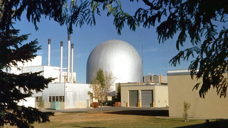 Trump’s rush to build nuclear reactors raises worries : NPR