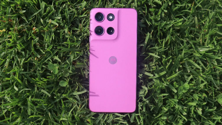 Why I prefer this $200 Motorola phone over Samsung and Google's budget models