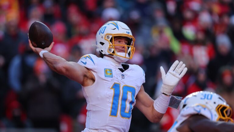 Will Texans-Chargers and Ravens-Packers be low-scoring affairs on Saturday?