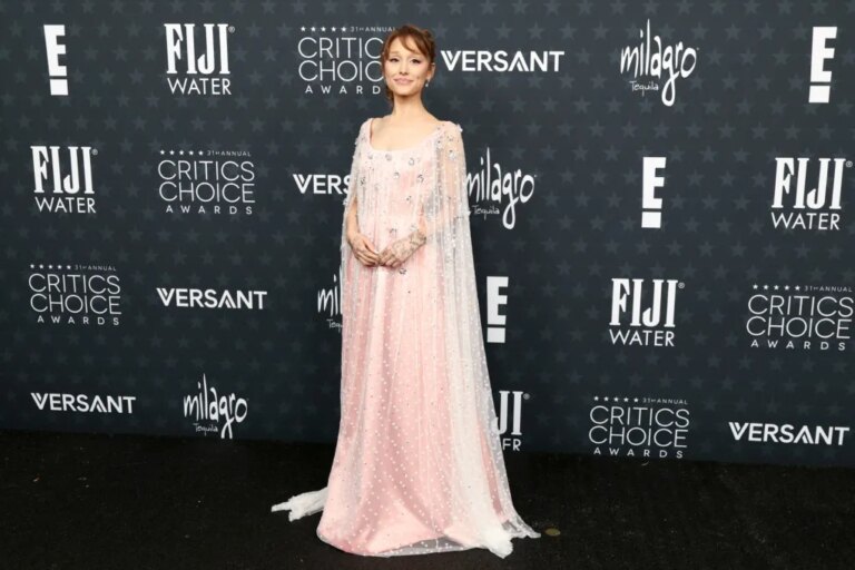 Ariana Grande Gives Tour Update at 2026 Critics Choice Awards