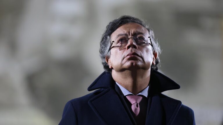 Colombia slashes wages for its legislators