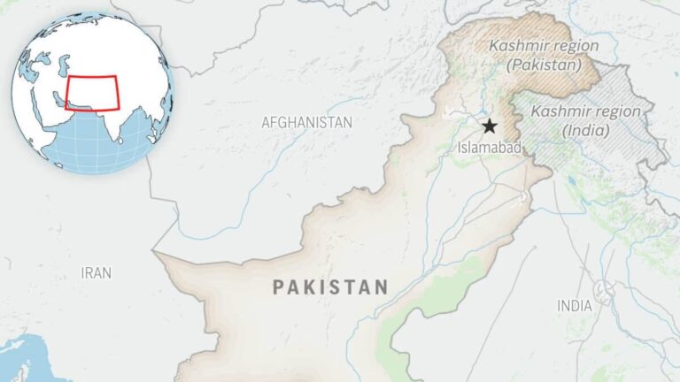 Coordinated attacks in Pakistan kill 10 security personnel and dozens of insurgents