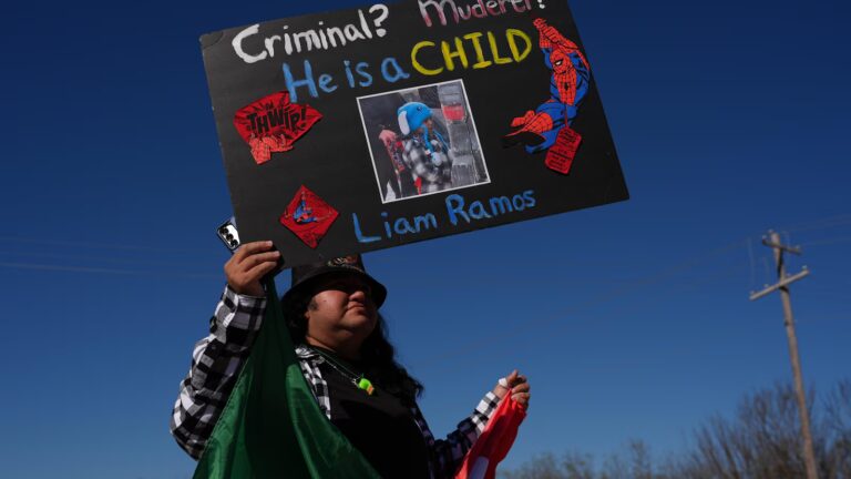 Democrats Castro, Crockett set out to visit detention center housing family detained in Minnesota Democrats Castro, Crockett set out to visit detention center housing family detained in Minnesota