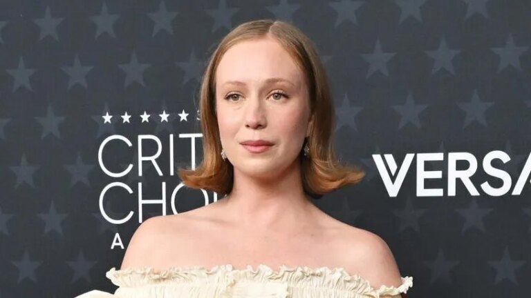 Hannah Einbinder Calls To Abolish ICE After Renee Good Killing