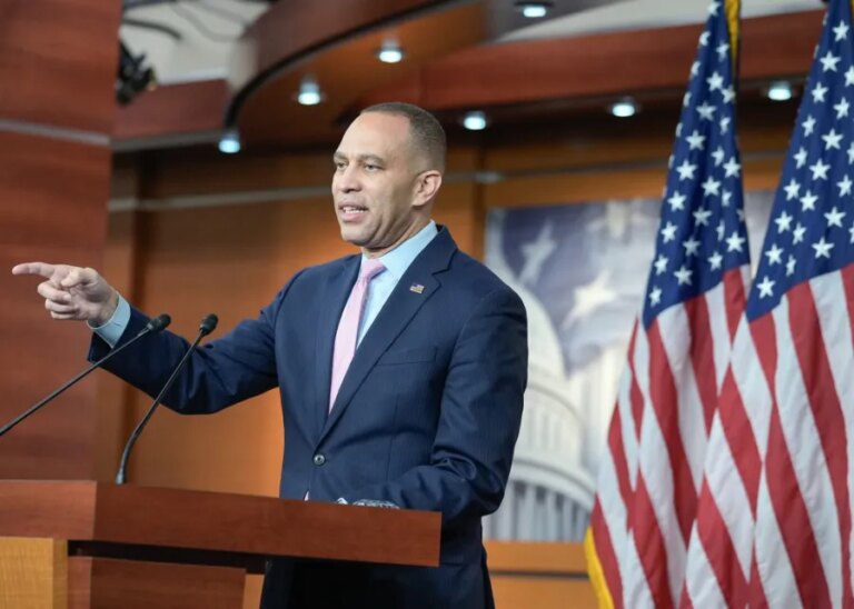 Jeffries slams Stephen Miller as ‘hateful bigot’ and ‘architect’ of DHS ‘brutality’
