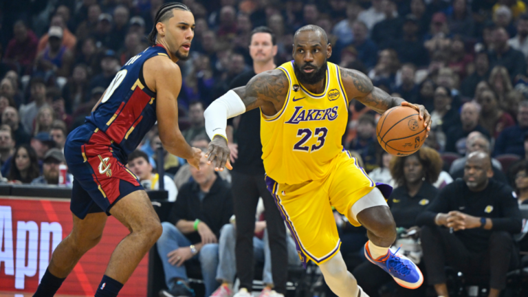 LeBron James returns to Cleveland: Lakers star emotional as Cavs play video tribute LeBron James returns to Cleveland: Lakers star emotional as Cavs play video tribute