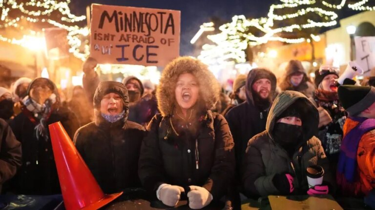 Live updates: Protests intensify in Minneapolis after second deadly shooting; shutdown threat grows Live updates: Protests intensify in Minneapolis after second deadly shooting; shutdown threat grows