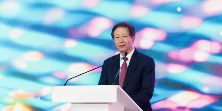 Micron’s stock gets an $8 million vote of confidence from this industry veteran