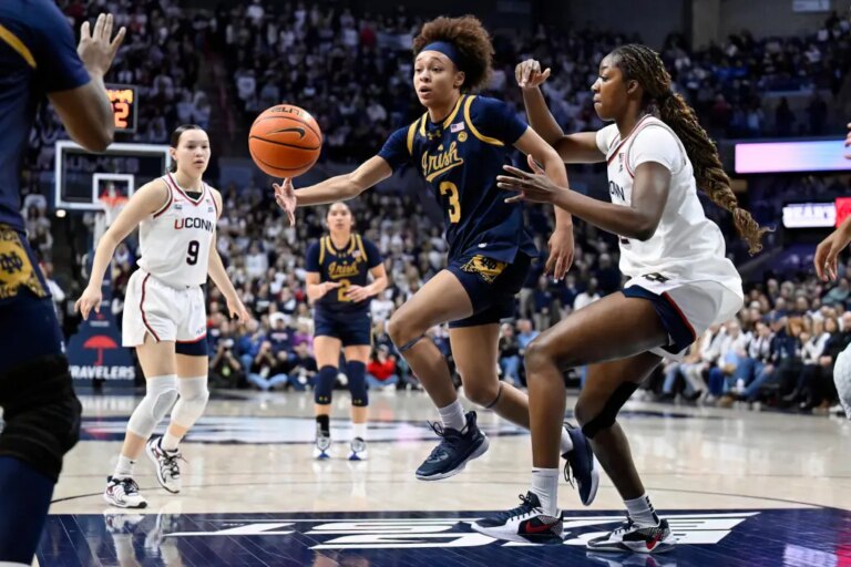 No. 1 UConn extends winning streak to 19 games with 85-47 win over Notre Dame – Chicago Tribune