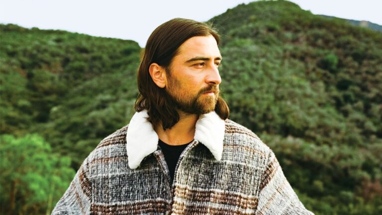 Noah Kahan Announces Fourth Album 'The Great Divide'