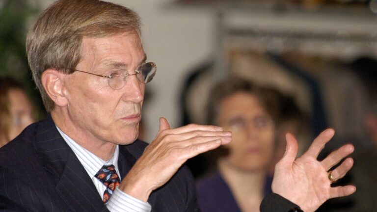 Oracle announces board departures George Conrades and Naomi Seligman