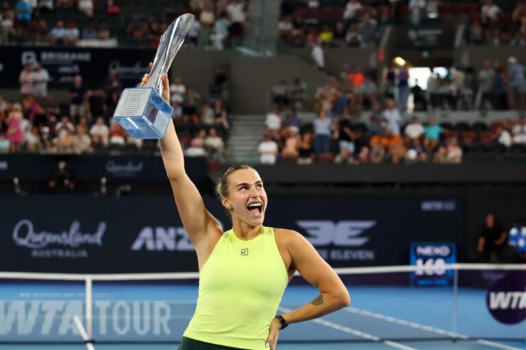 Sabalenka gana la final en Brisbane tras tenso cruce con Kostyuk – Chicago Tribune