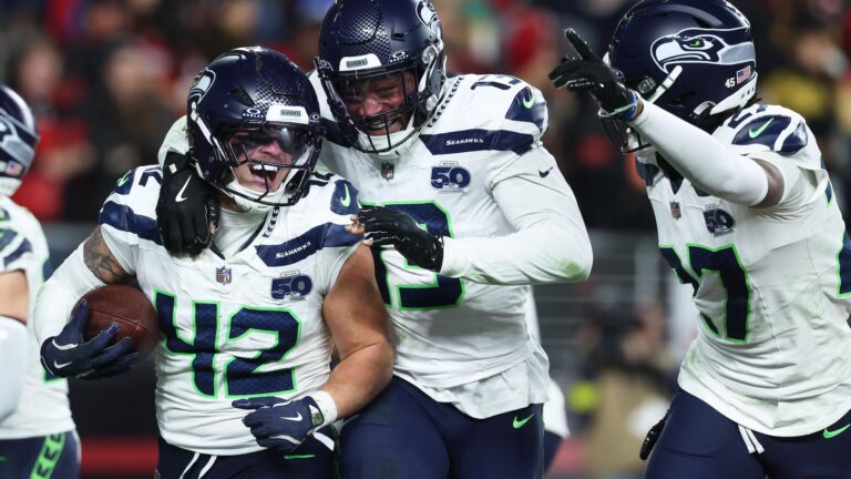 Seahawks ace final regular-season test, shut down 49ers and enter playoffs as No.1 seed