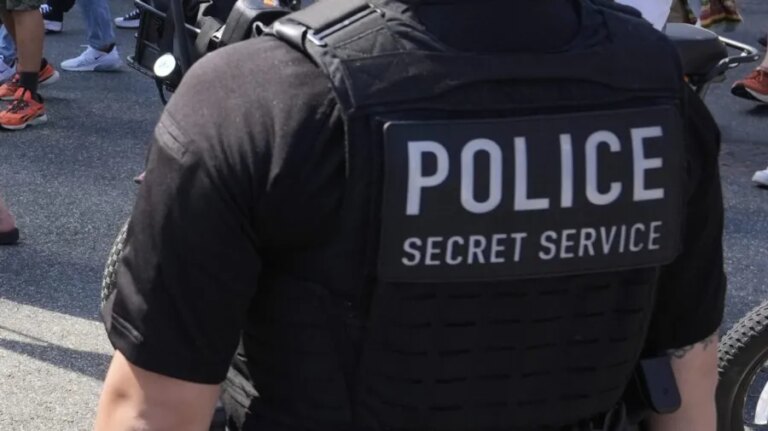 Secret Service agent placed on leave after allegedly discussing sensitive information
