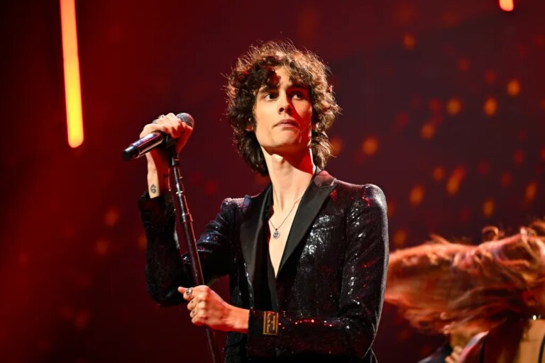 Sombr Covers Olivia Dean’s Hottest 100 Winner ‘Man I Need’ Sombr Covers Olivia Dean’s Hottest 100 Winner 'Man I Need'