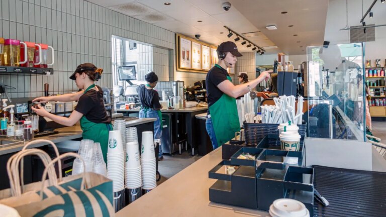 Starbucks sees first U.S. sales growth in 2 years