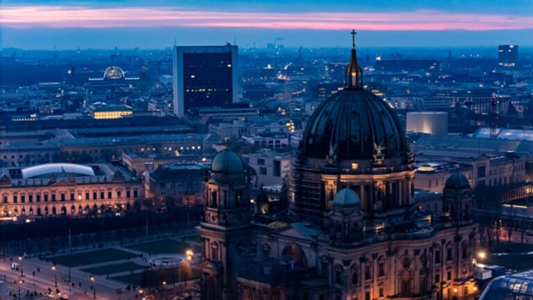 Tariff tensions cool after business leaders say Europe must consider retaliation