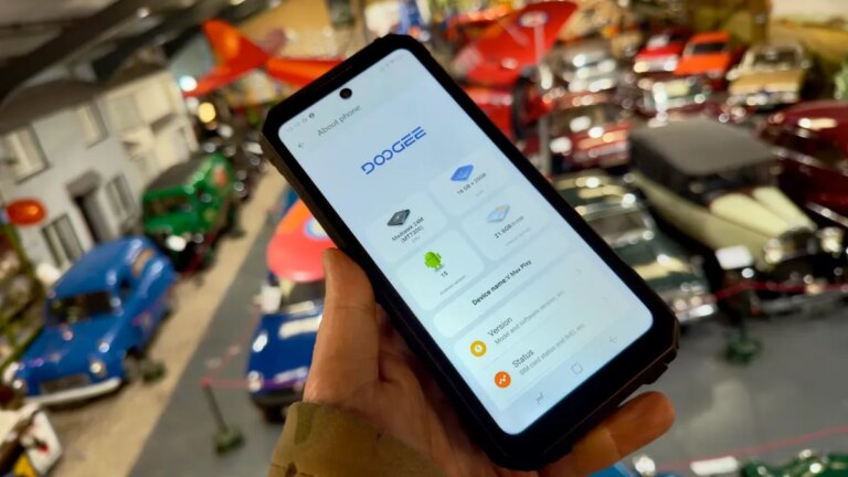 This Android phone with a massive battery and an auto-focus projector made me a fan instantly