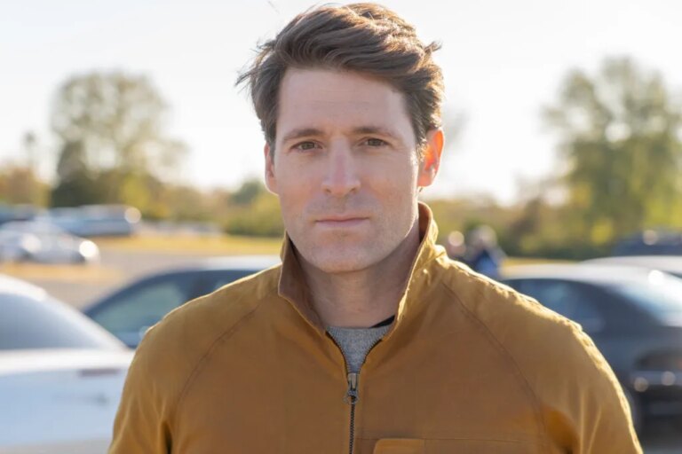 Tony Dokoupil Will Debut As ‘CBS Evening News’ Anchor On Saturday Tony Dokoupil Will Debut As 'CBS Evening News' Anchor On Saturday