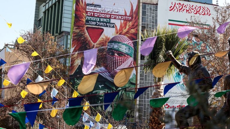 Trump says U.S. will intervene if Iran 'violently kills' protestors