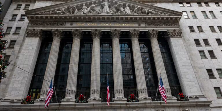 U.S. stock futures sink after Powell accuses Trump of intimidation over DOJ probe