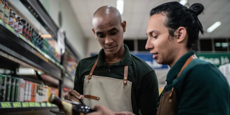 Verizon chief talent officer says Gen Z grads shouldn’t snub retail or hospitality jobs