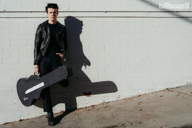 Yungblud Gives Playful Shoutout to His Mature Australian Fans Yungblud Gives Playful Shoutout to His Mature Australian Fans