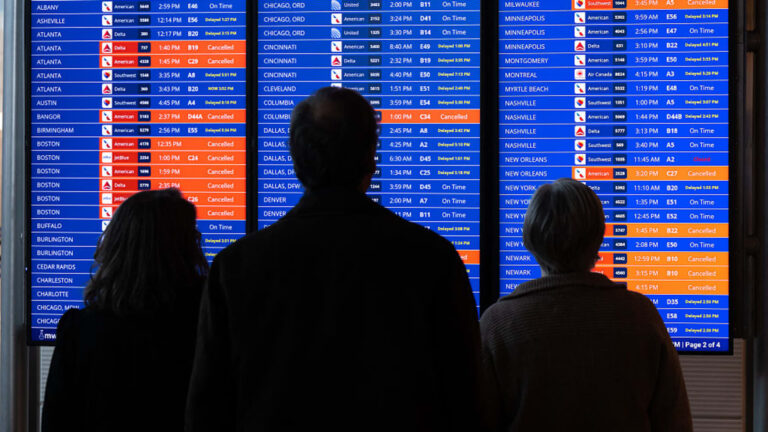 Airlines start canceling flights ahead of another monster winter storm Airlines start canceling flights ahead of another monster winter storm