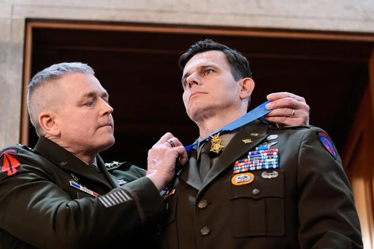 Army pilot wounded in Maduro raid gets Congressional Medal of Honor