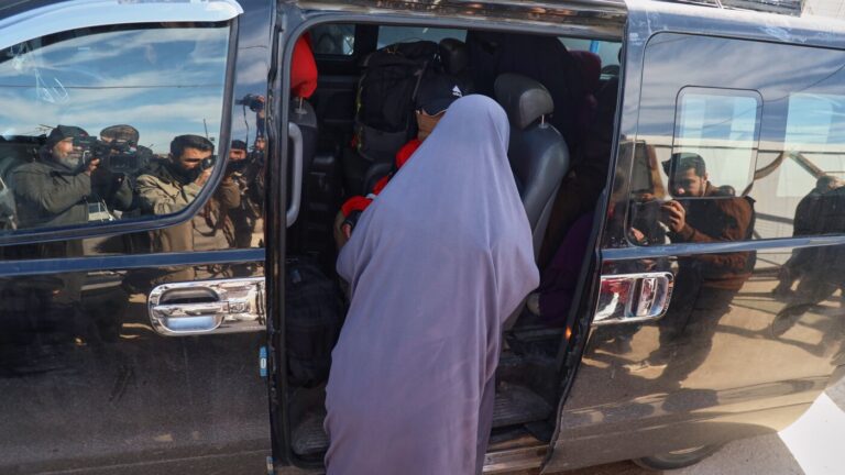 Australia bans a citizen with alleged IS links from returning from Syria : NPR Australia bans a citizen with alleged IS links from returning from Syria : NPR