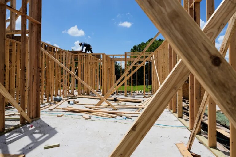 Bipartisan push in U.S. House to create new visa program, help home builders who rely on immigrant workers